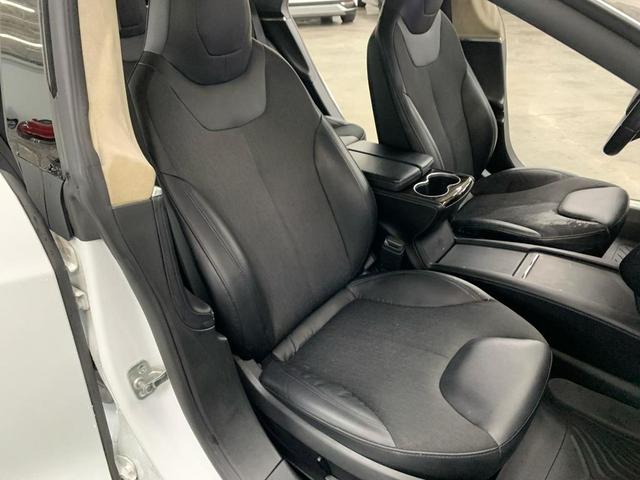 Photo of 2016 White Tesla Model S