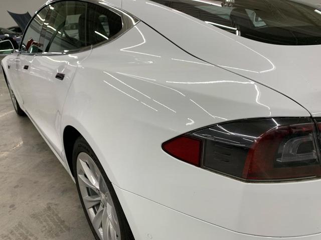 Photo of 2016 White Tesla Model S