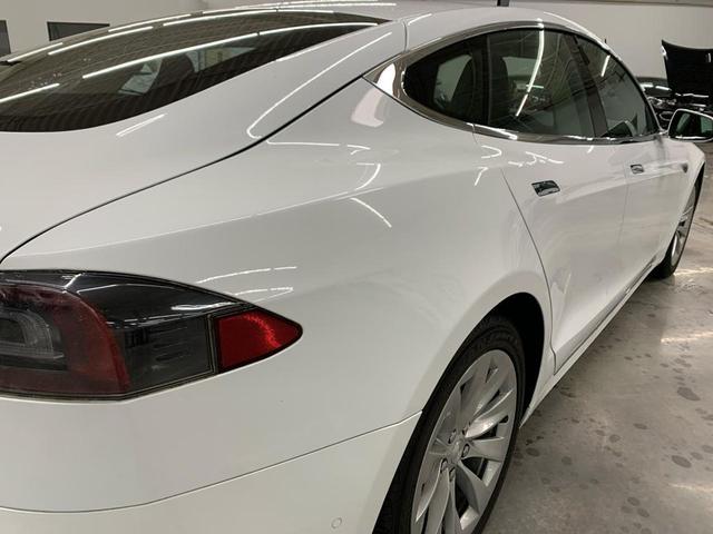 Photo of 2016 White Tesla Model S