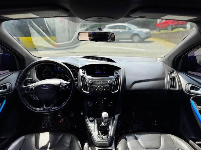 Photo of 2015 Performance Blue Ford Focus ST