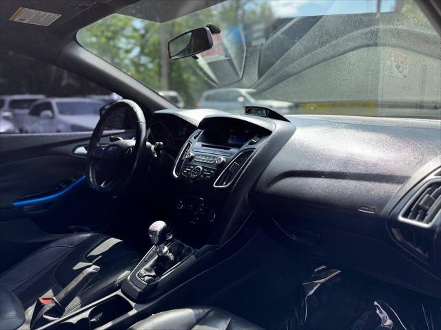 Photo of 2015 Performance Blue Ford Focus ST