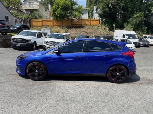 Photo of 2015 Performance Blue Ford Focus ST