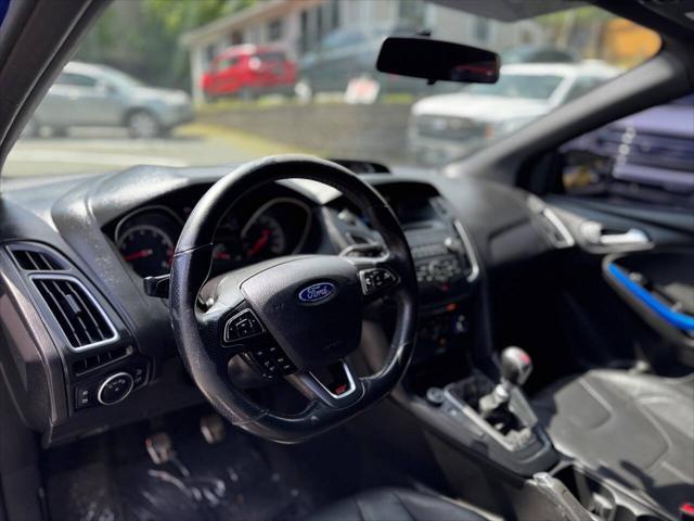 Photo of 2015 Performance Blue Ford Focus ST