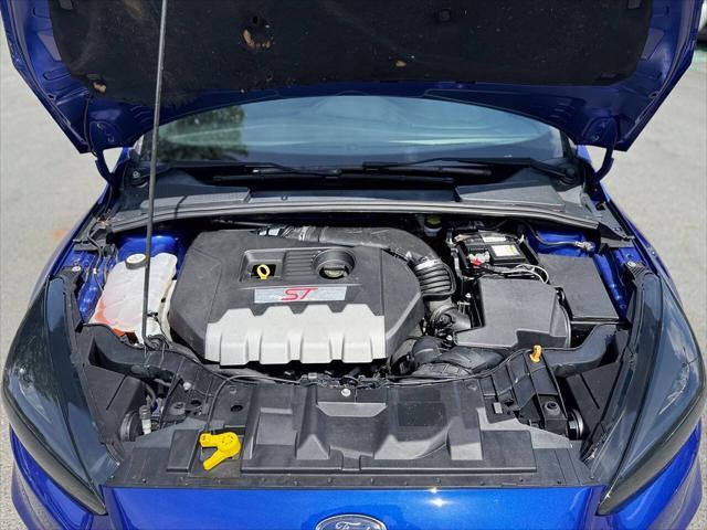 Photo of 2015 Performance Blue Ford Focus ST