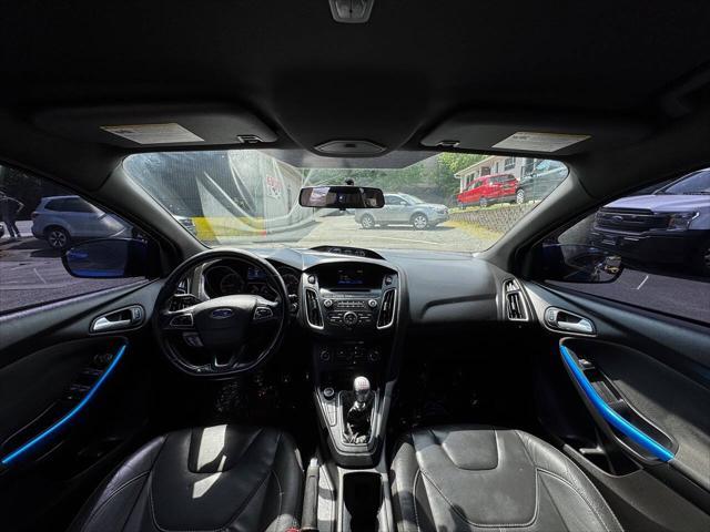 Photo of 2015 Performance Blue Ford Focus ST