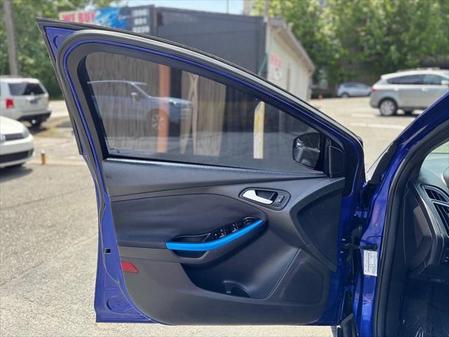 Photo of 2015 Performance Blue Ford Focus ST
