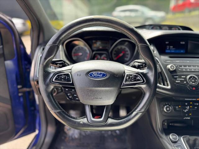 Photo of 2015 Performance Blue Ford Focus ST