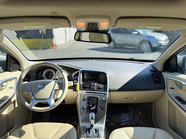 Photo of 2013 Seashell Metallic Volvo XC60