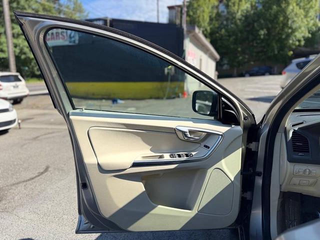 Photo of 2013 Seashell Metallic Volvo XC60