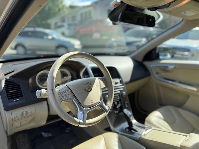 Photo of 2013 Seashell Metallic Volvo XC60