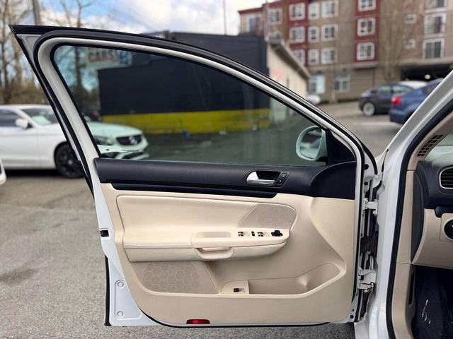Photo of 2011 Candy White Volkswagen Jetta SportWagen