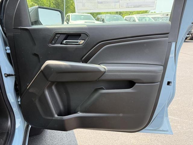 Photo of 2025 White Chevrolet Colorado