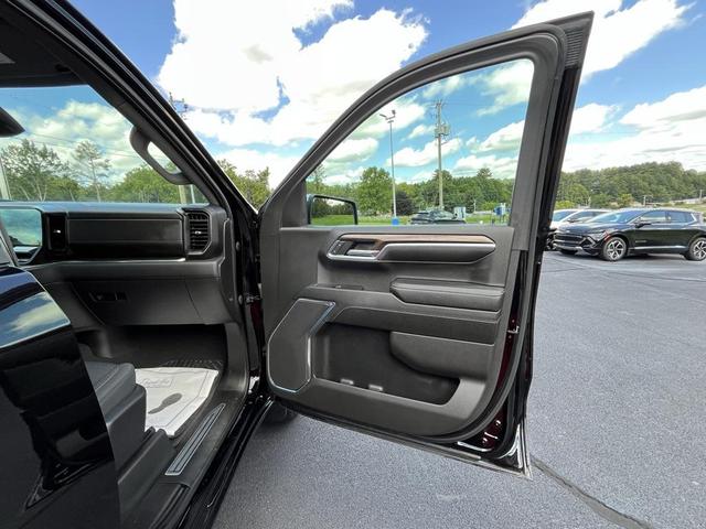 Photo of 2023 Black Chevrolet Silverado 1500