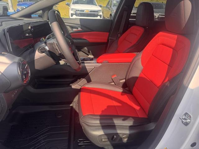 Photo of 2025 White Chevrolet Equinox EV