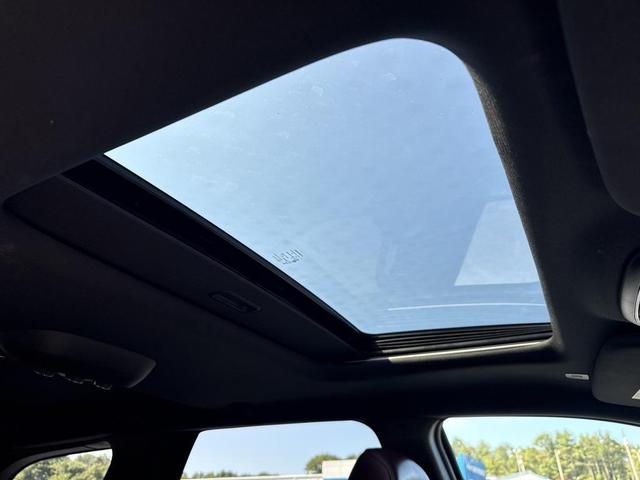 Photo of 2023 DB Black Crystal Clearcoat Dodge Durango