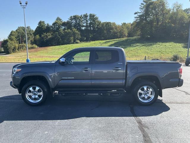 Photo of 2016 Magnetic Gray Metallic Toyota Tacoma