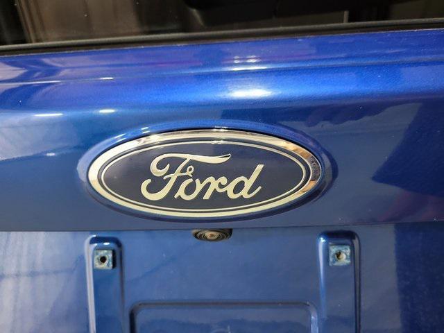Photo of 2018 Lightning Blue Metallic Ford Escape
