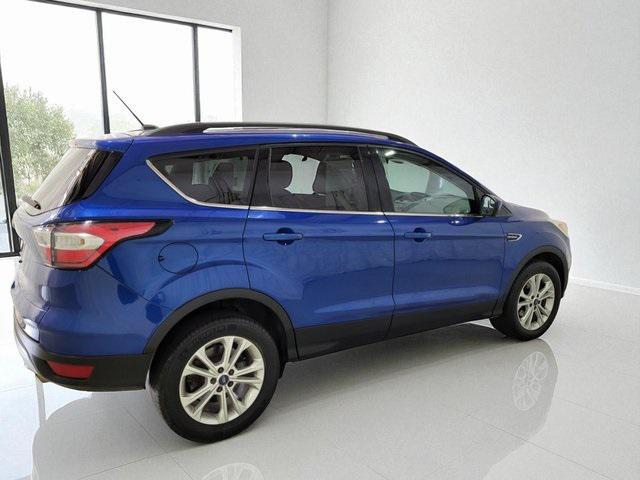 Photo of 2018 Lightning Blue Metallic Ford Escape