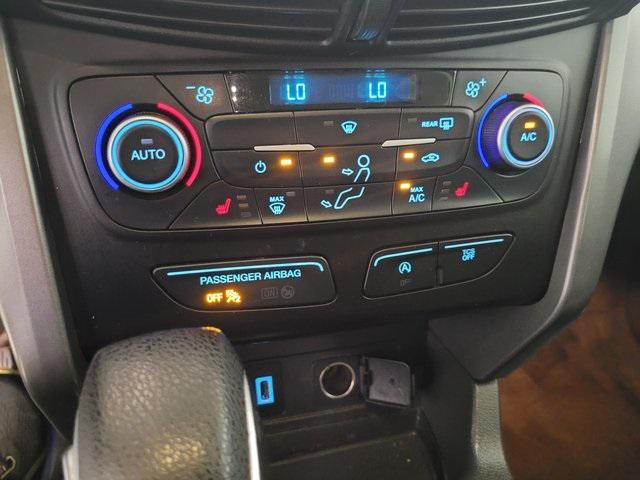 Photo of 2018 Oxford White Ford Escape