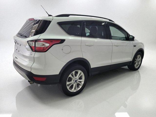 Photo of 2018 Oxford White Ford Escape
