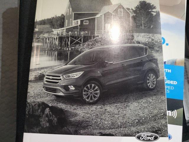 Photo of 2018 Oxford White Ford Escape