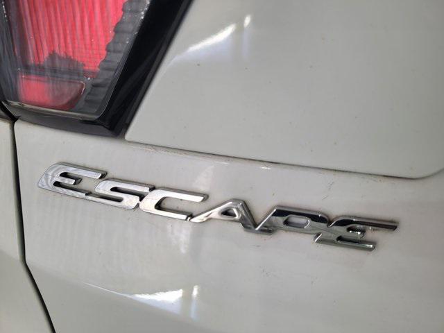 Photo of 2018 Oxford White Ford Escape