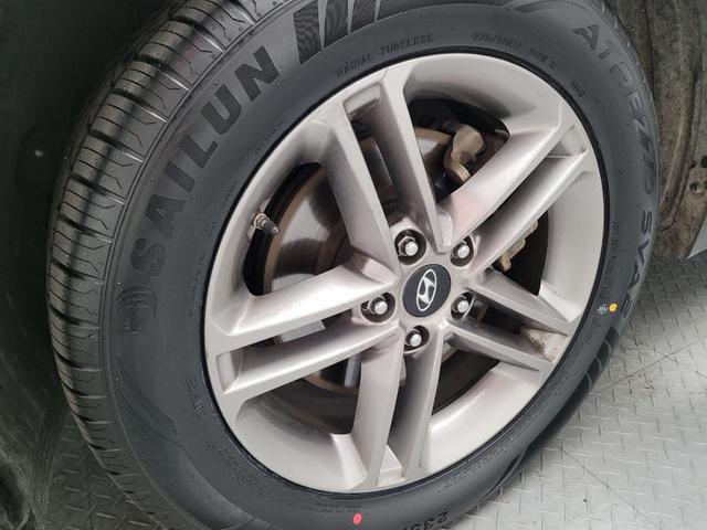 Photo of 2017 Frost White Pearl Hyundai Santa Fe Sport