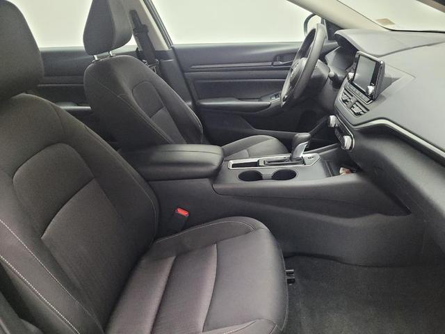 Photo of 2023 Gun Metallic Nissan Altima