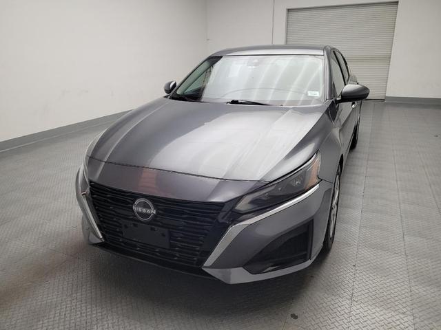 Photo of 2023 Gun Metallic Nissan Altima