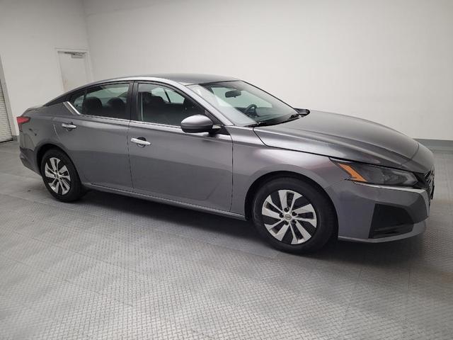 Photo of 2023 Gun Metallic Nissan Altima
