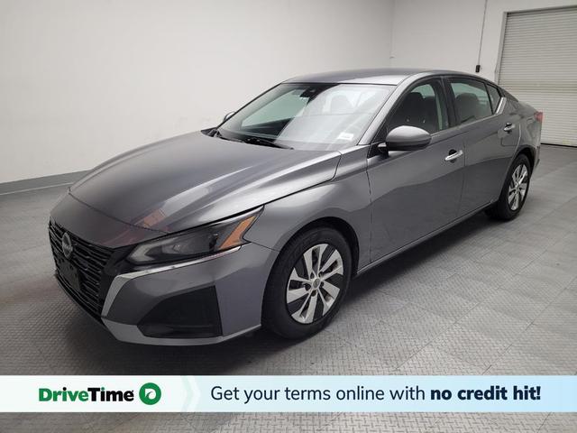 Photo of 2023 Gun Metallic Nissan Altima
