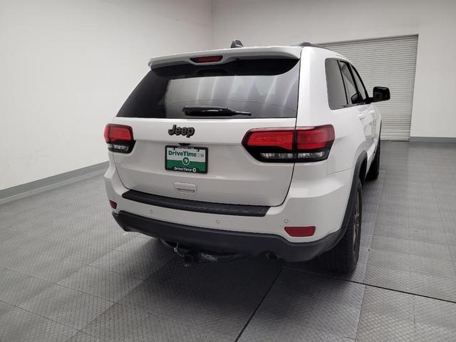 Photo of 2017 Bright White Clearcoat Jeep Grand Cherokee