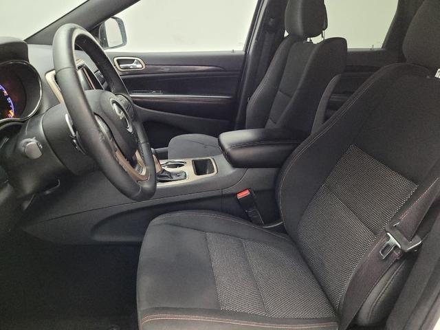 Photo of 2017 Bright White Clearcoat Jeep Grand Cherokee