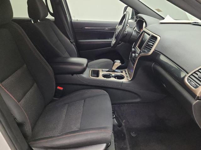 Photo of 2017 Bright White Clearcoat Jeep Grand Cherokee