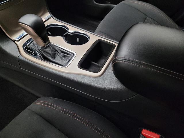 Photo of 2017 Bright White Clearcoat Jeep Grand Cherokee