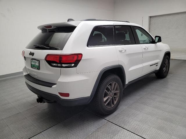 Photo of 2017 Bright White Clearcoat Jeep Grand Cherokee