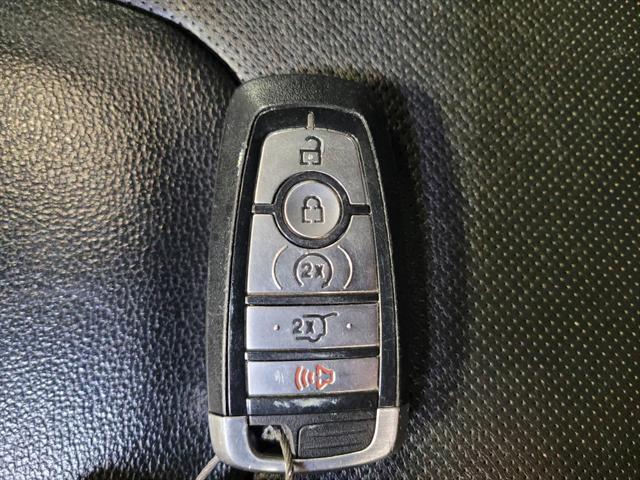 Photo of 2022 Agate Black Metallic Ford Edge