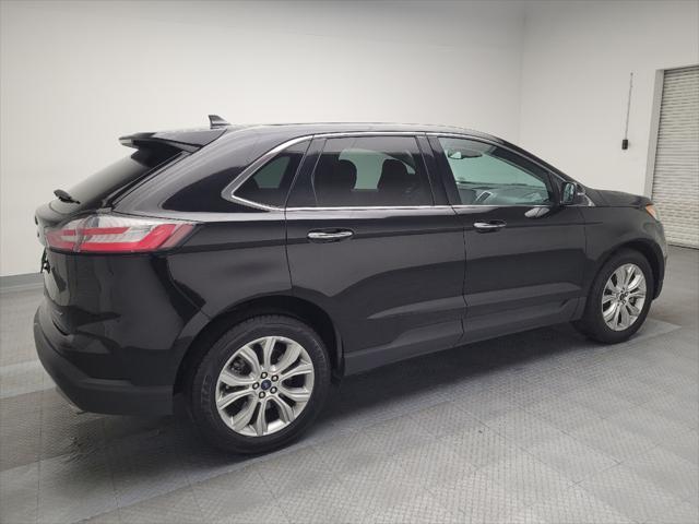 Photo of 2022 Agate Black Metallic Ford Edge