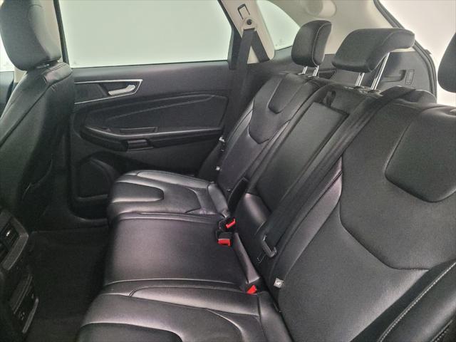 Photo of 2022 Agate Black Metallic Ford Edge