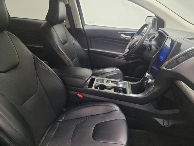 Photo of 2022 Agate Black Metallic Ford Edge
