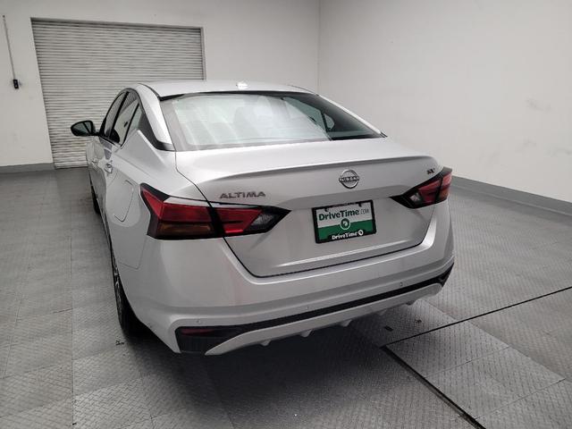 Photo of 2023 Brilliant Silver Metallic Nissan Altima