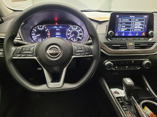 Photo of 2023 Brilliant Silver Metallic Nissan Altima