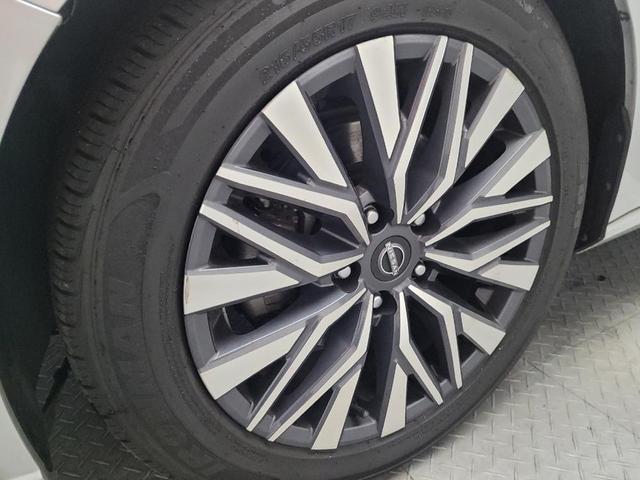 Photo of 2023 Brilliant Silver Metallic Nissan Altima