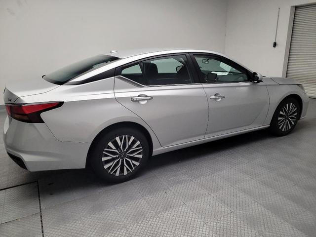 Photo of 2023 Brilliant Silver Metallic Nissan Altima