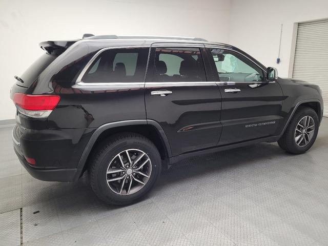 Photo of 2018 Diamond Black Crystal Pearlcoat Jeep Grand Cherokee