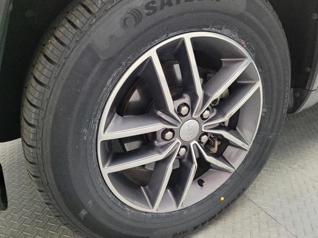 Photo of 2018 Diamond Black Crystal Pearlcoat Jeep Grand Cherokee