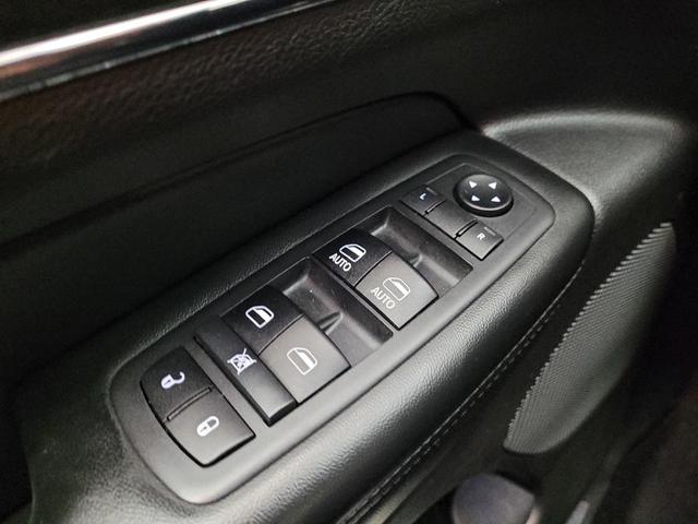 Photo of 2018 Diamond Black Crystal Pearlcoat Jeep Grand Cherokee