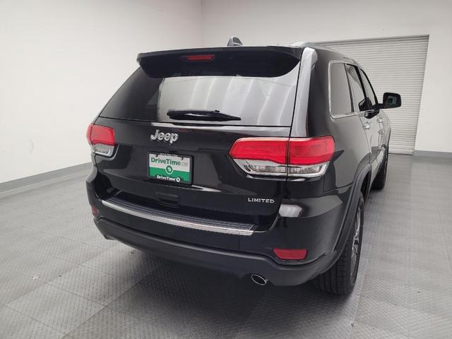 Photo of 2018 Diamond Black Crystal Pearlcoat Jeep Grand Cherokee
