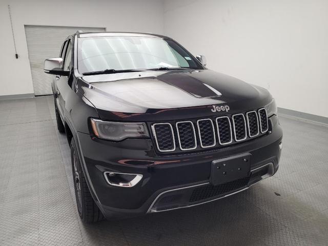 Photo of 2018 Diamond Black Crystal Pearlcoat Jeep Grand Cherokee