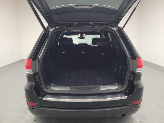 Photo of 2018 Diamond Black Crystal Pearlcoat Jeep Grand Cherokee